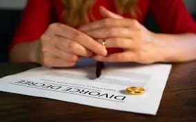 Pros and Cons of Getting Divorced Without a Lawyer